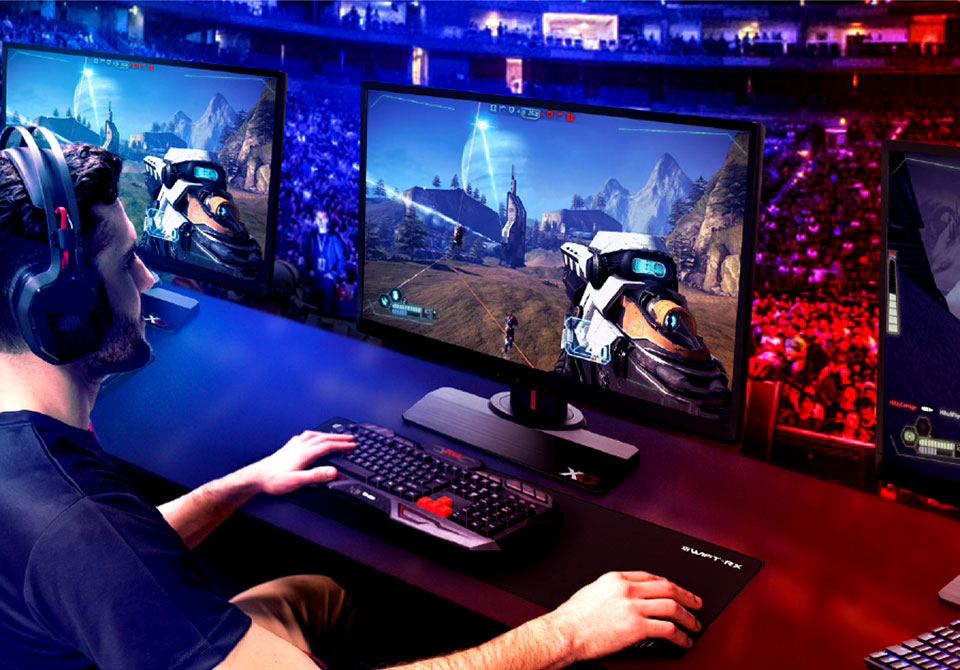 Joueur d’e-sport en compétition sur un moniteur gaming lors d’un tournoi.