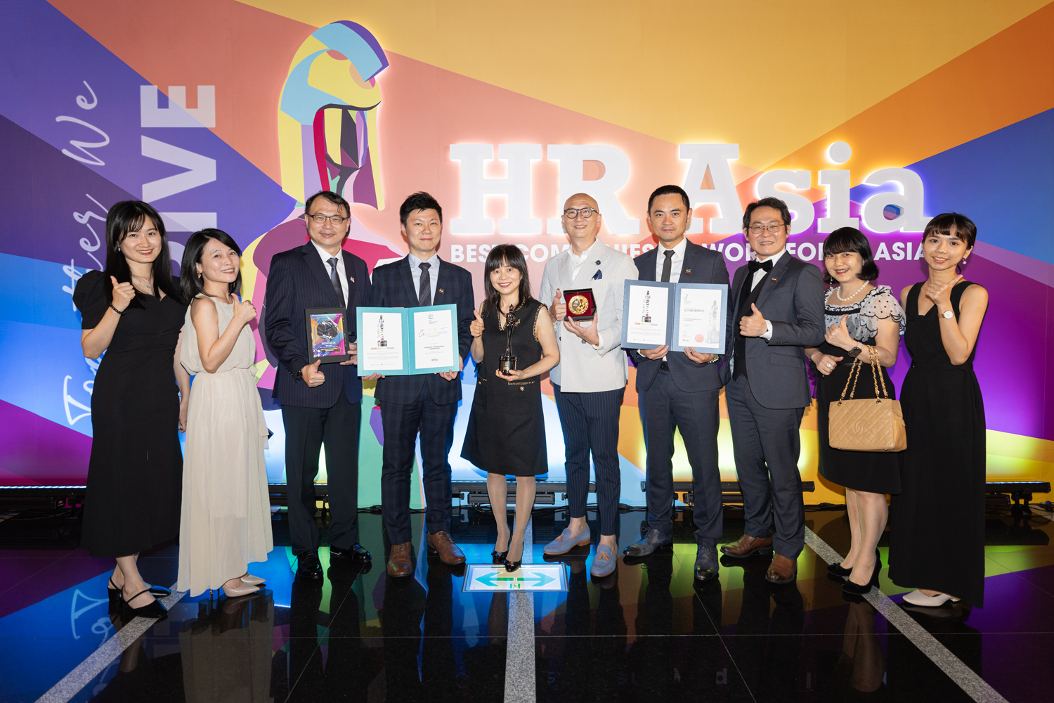 ViewSonic獲HR Asia頒發「亞洲最佳企業雇主獎」與「數位轉型特別獎」雙項殊榮，從眾多企業中脫穎而出。